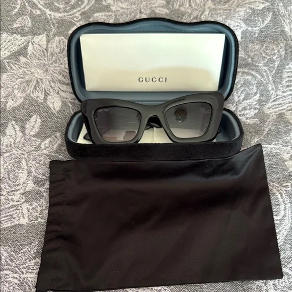 Gucci | Accessories | Gucci Black Sunglasses With Classic  display picture 3